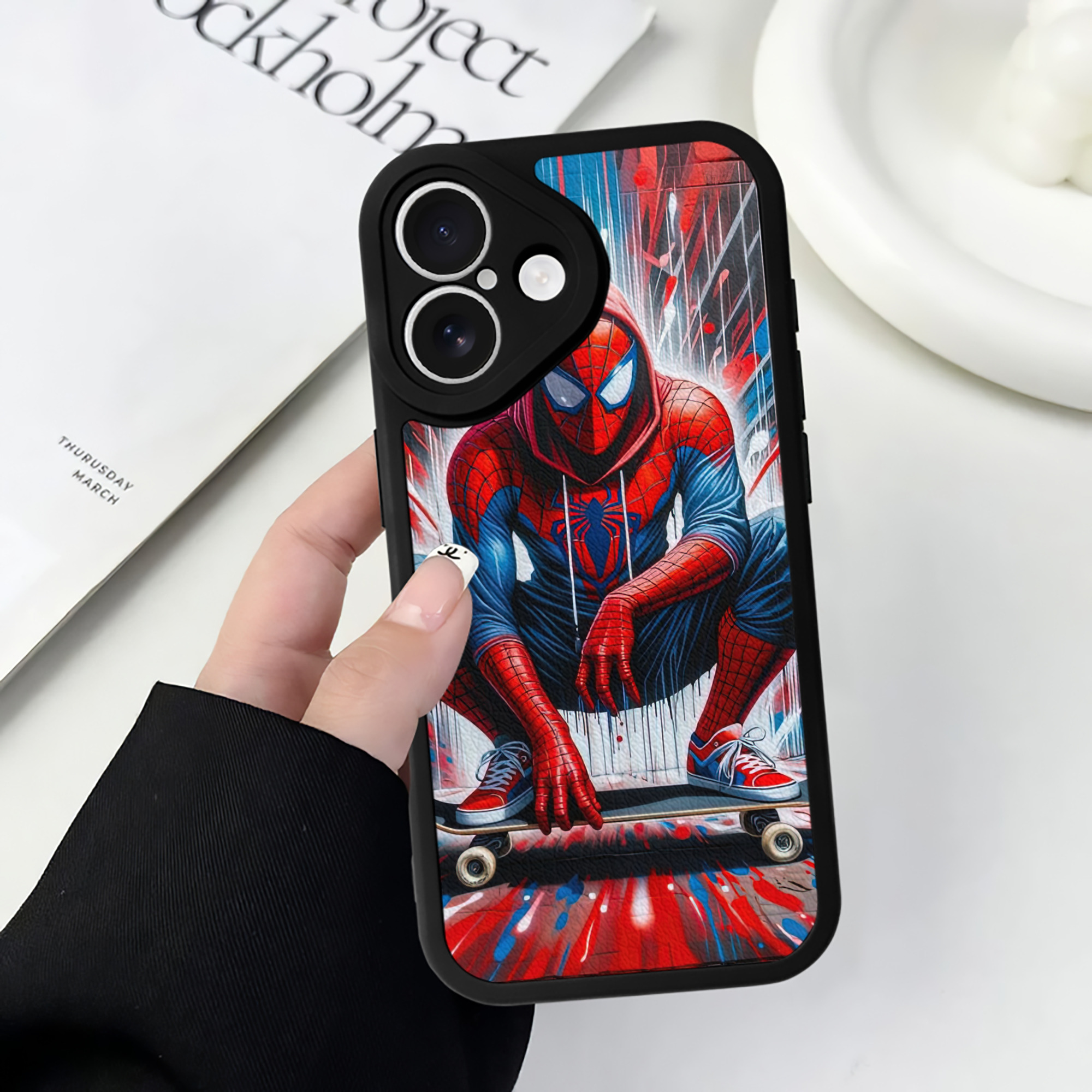 Spider Man スパイダーマン 【iPhone 16シリーズ対応】シリコンスマホケース（レザー調） 材質：シリコン
